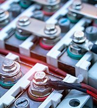 Batteriesimulation_541x200_shutterstock_2100990706_asharkyu.jpg